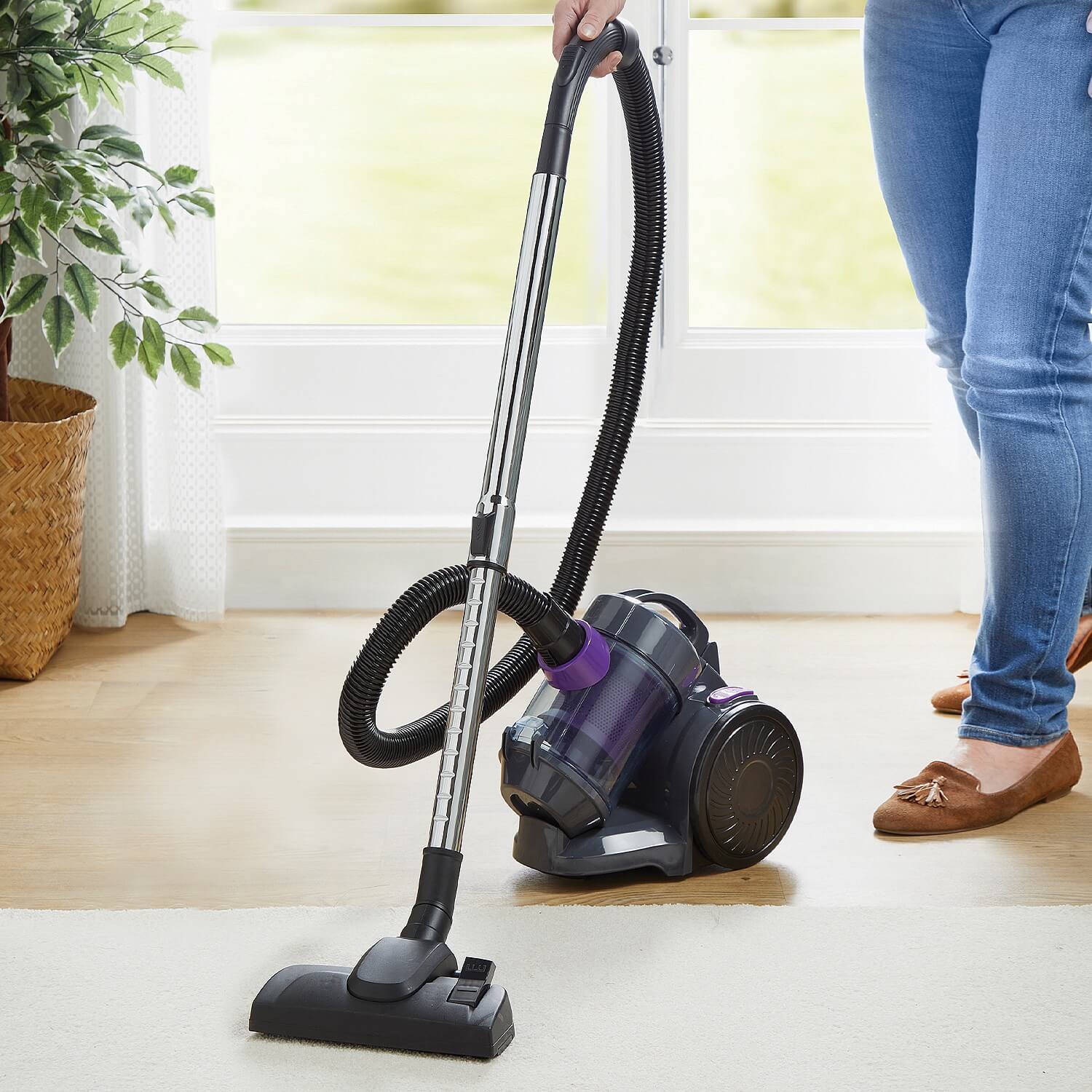 Cyclone Vacuum Cleaner 34cm x 29cm