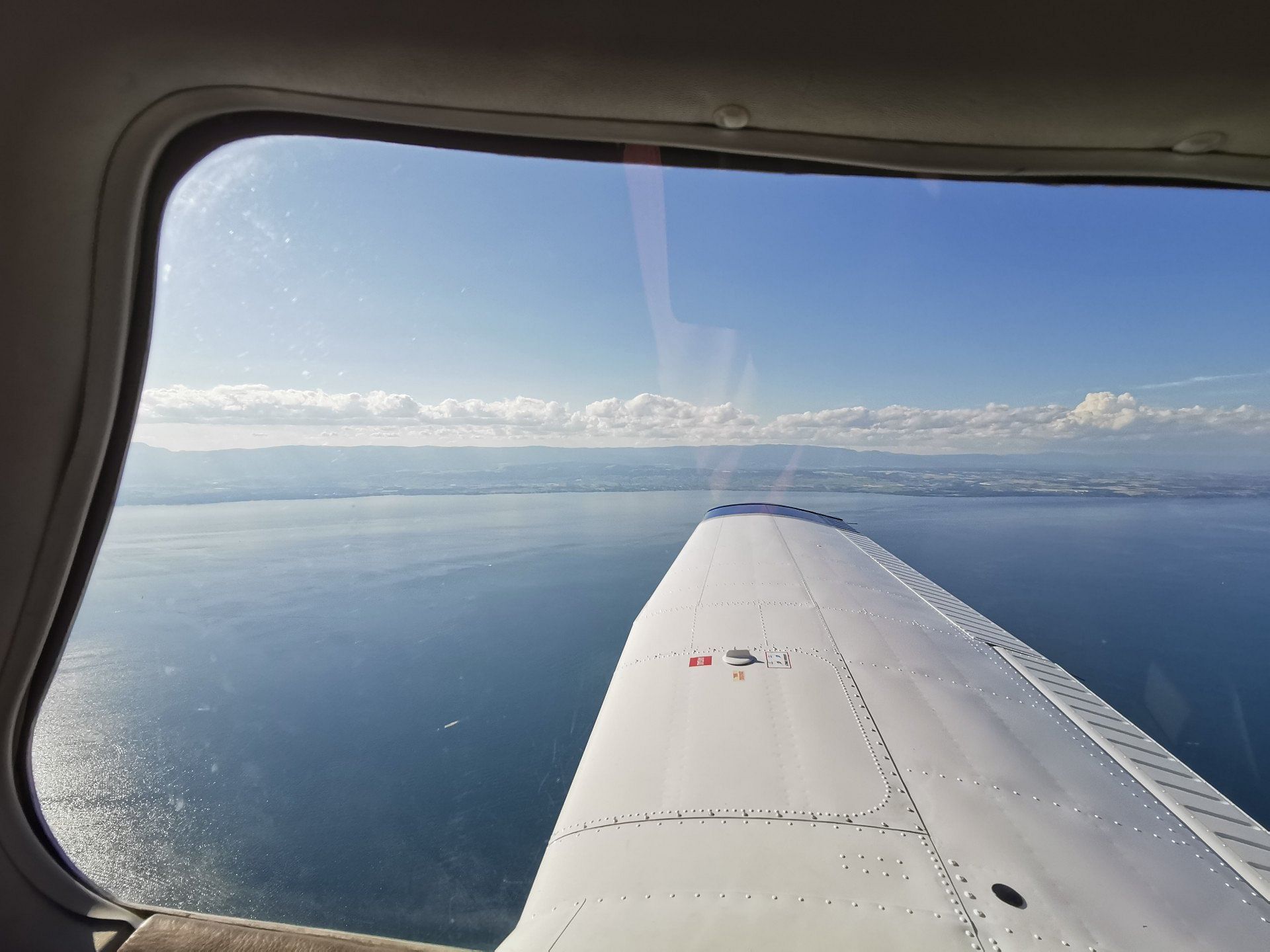 The translation of "Vol voyage de Genève à Cannes Mandelieu" into English is "Flight trip from Geneva to Cannes Mandelieu